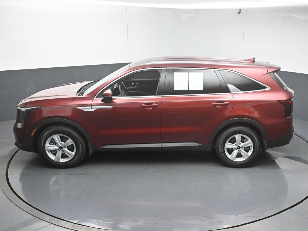 Used 2025 Kia Sorento LX FWD image 45