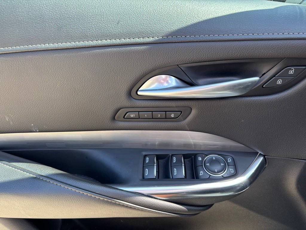 Used 2025 Cadillac XT4 Premium Luxury FWD image 11