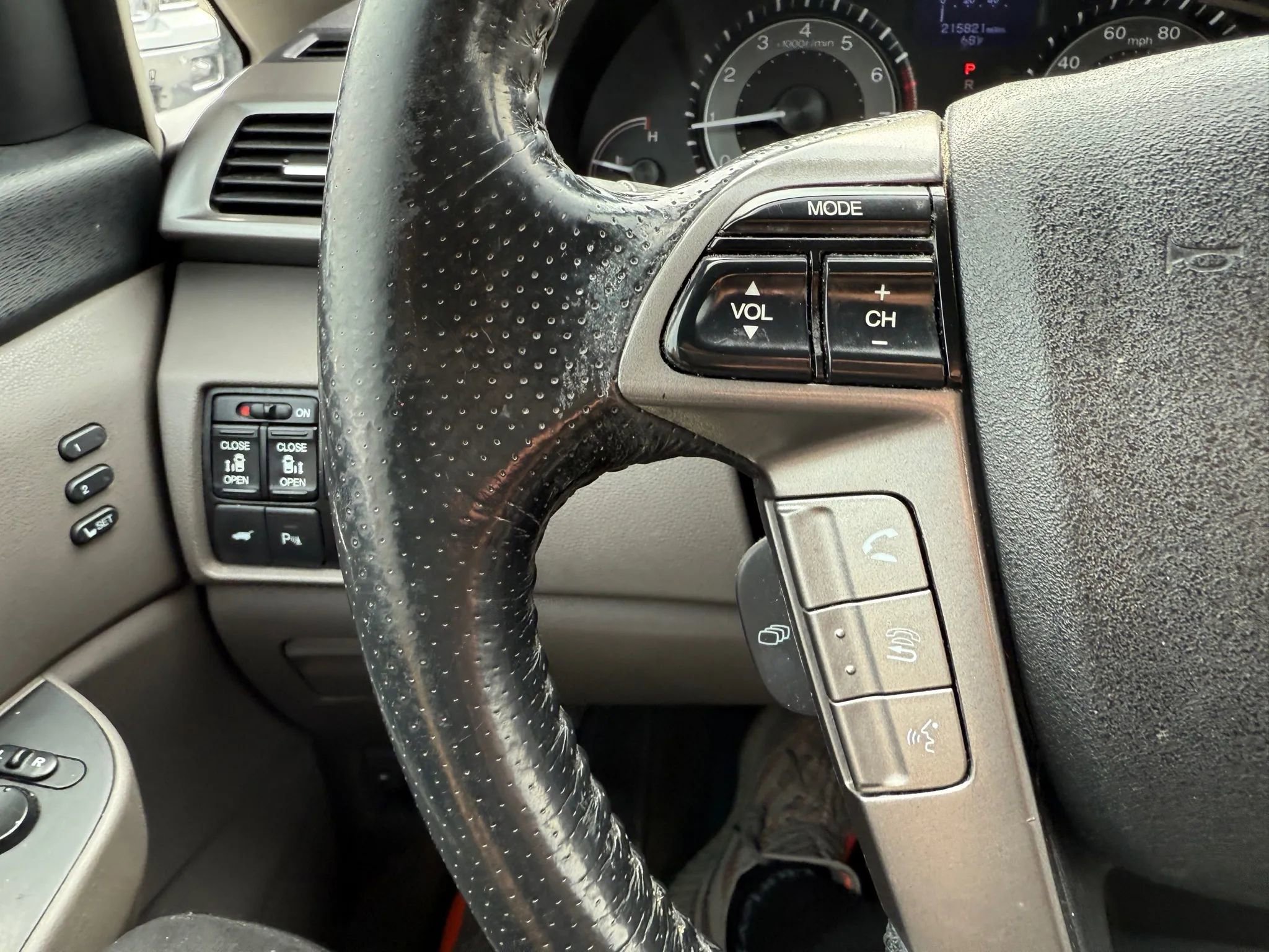 Used 2015 Honda Odyssey Touring Elite image 31