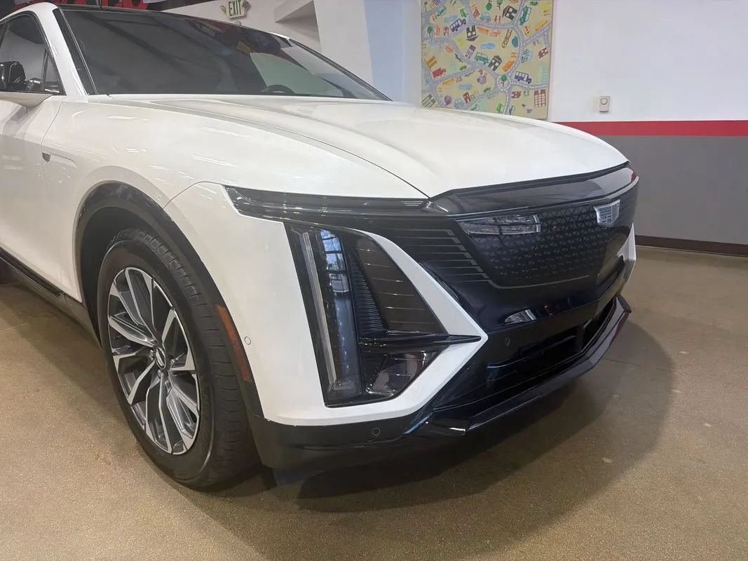 Used 2024 Cadillac Lyriq Sport AWD/4WD image 34