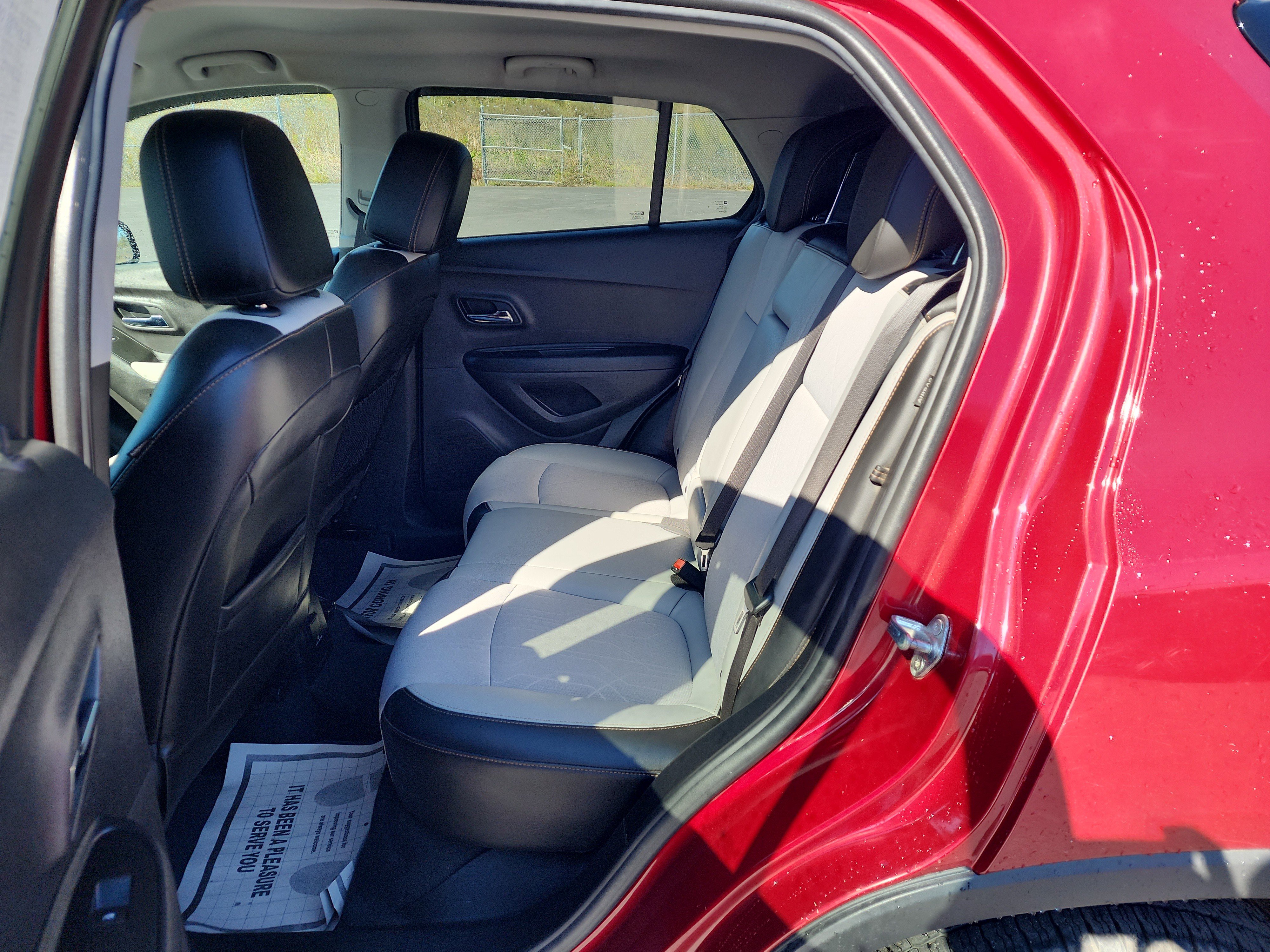 Used 2020 Chevrolet Trax LT w/ LT Convenience Package AWD/4WD image 23