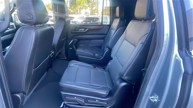 Used 2025 GMC Yukon XL Denali image 12