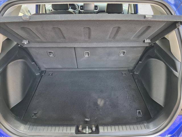 Used 2023 Hyundai Venue SEL FWD image 6