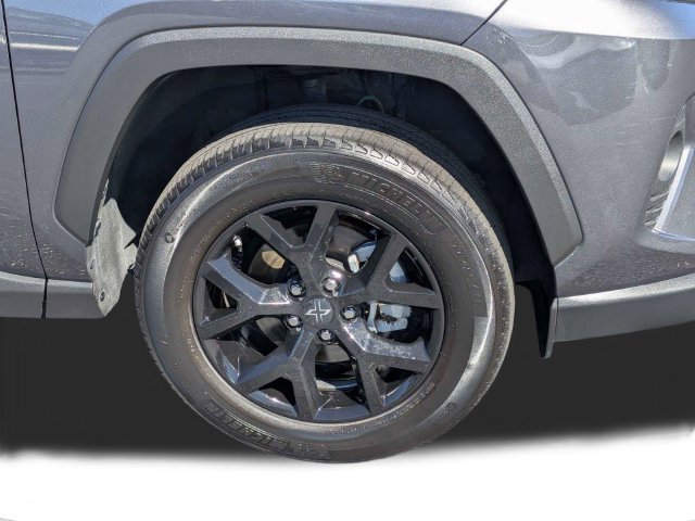 Used 2025 Toyota RAV4 XLE FWD image 10