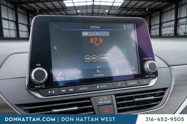 Used 2024 Nissan Altima 2.5 SV image 9