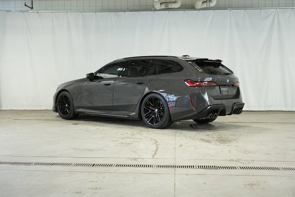 Used 2025 BMW M5 Touring image 3