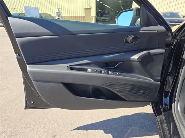 New 2025 Hyundai Elantra SEL image 13