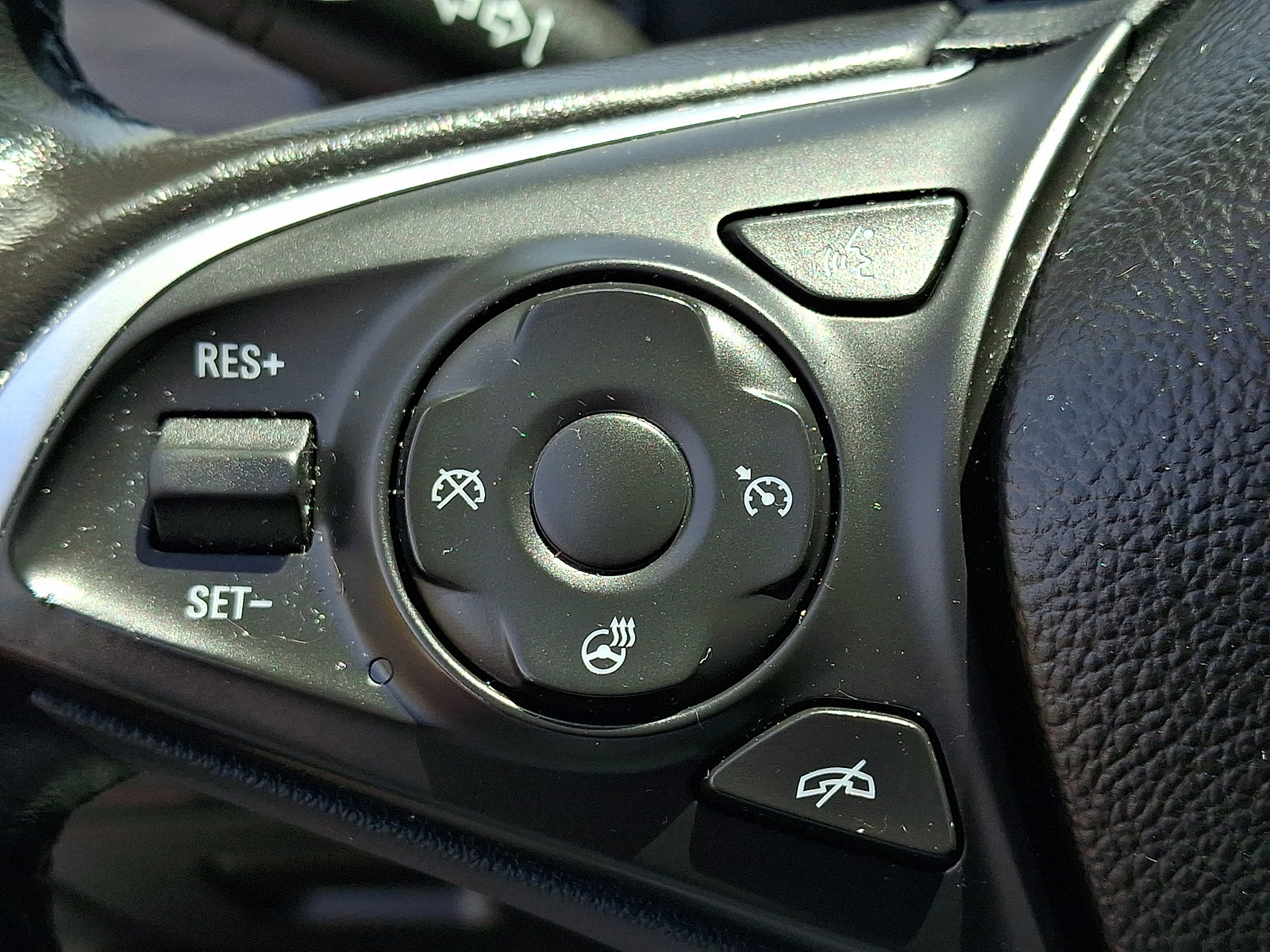 Used 2019 Buick Envision Essence AWD/4WD image 23
