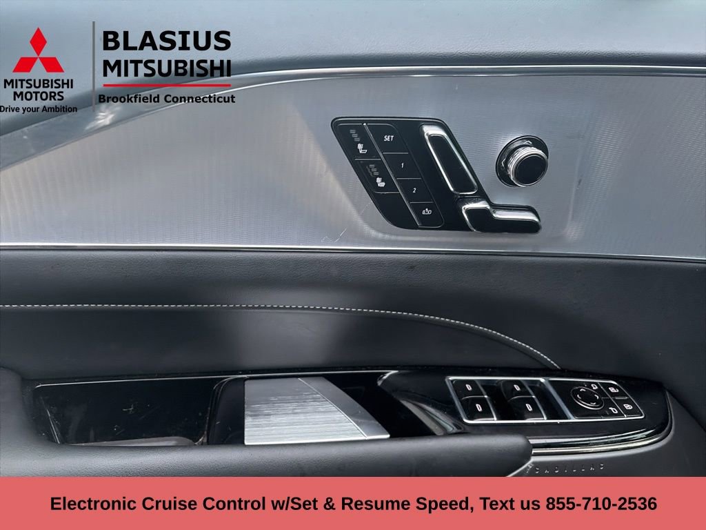 Used 2024 Cadillac Lyriq Tech image 16