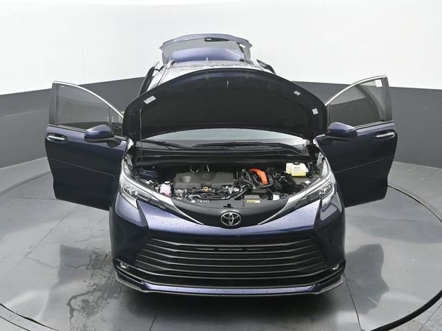 Used 2026 Toyota Sienna XLE AWD/4WD image 35