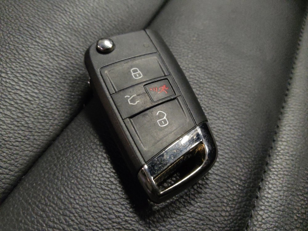 Used 2018 Volkswagen GTI SE FWD image 32