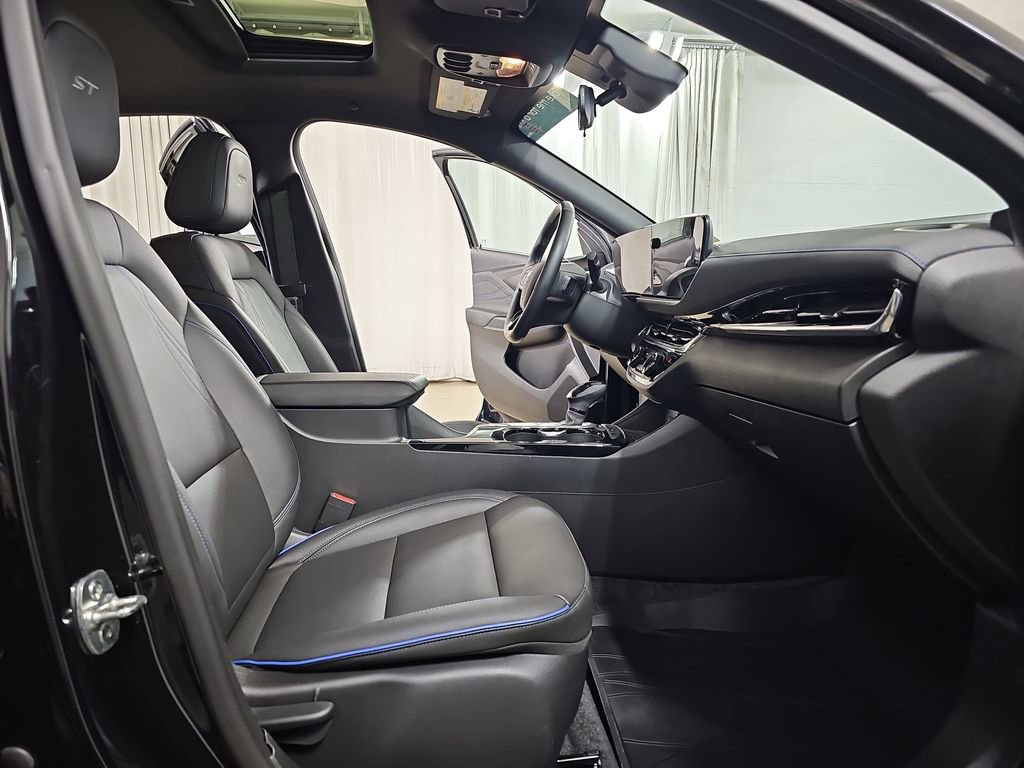 Certified 2025 Buick Envista Sport Touring w/ Experience Buick Package FWD image 13