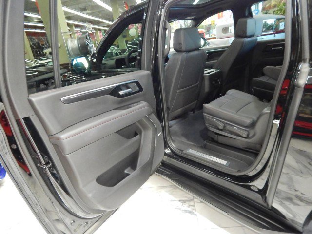 Used 2025 Chevrolet Suburban RST w/ Comfort Package image 38