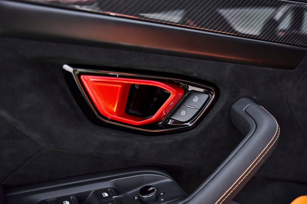 Used 2023 Lamborghini Urus Performante AWD/4WD image 42