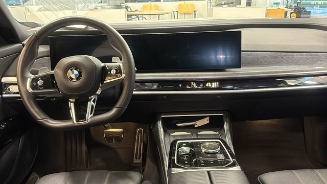 Used 2025 BMW 740i xDrive AWD/4WD image 8