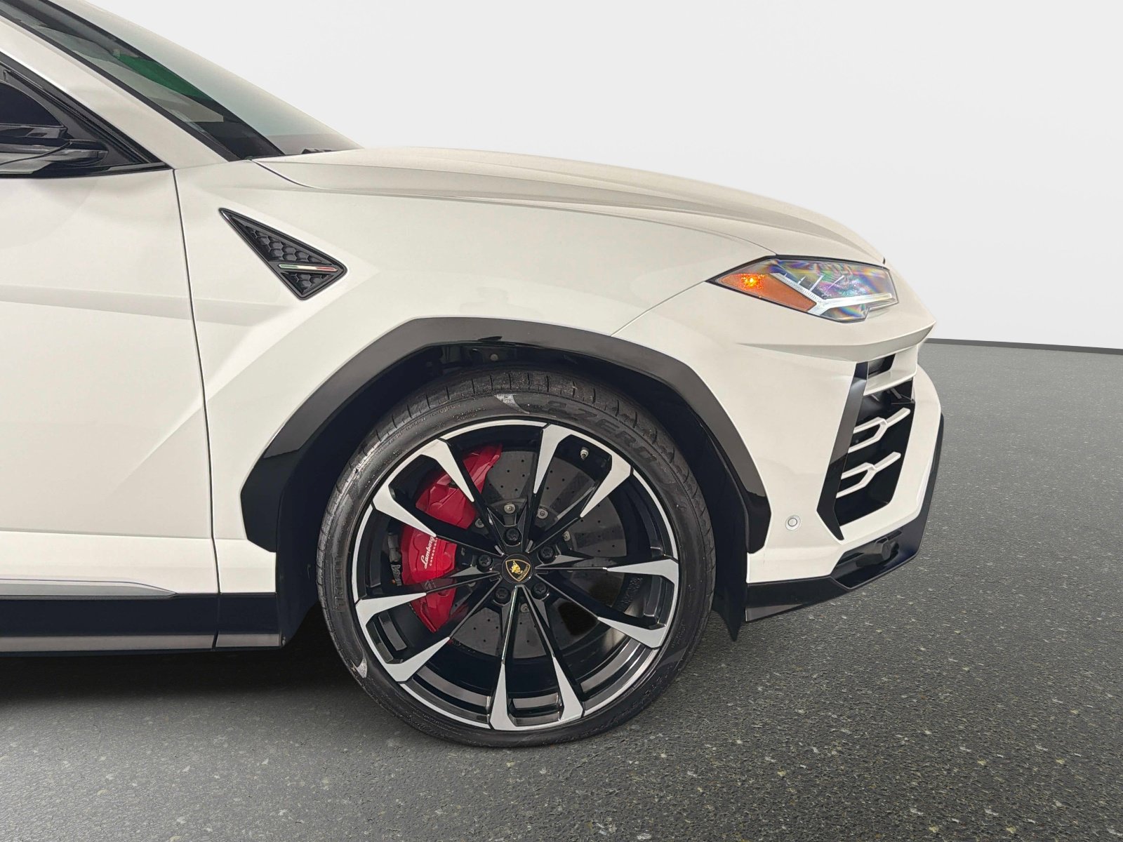 Used 2019 Lamborghini Urus AWD/4WD image 20