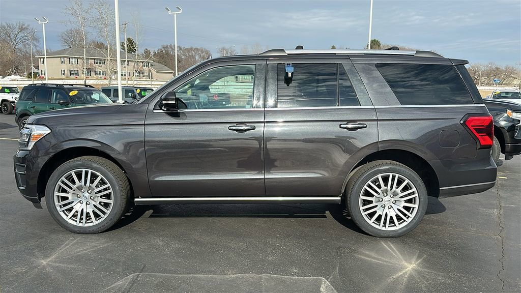 Used 2024 Ford Expedition Limited image 4