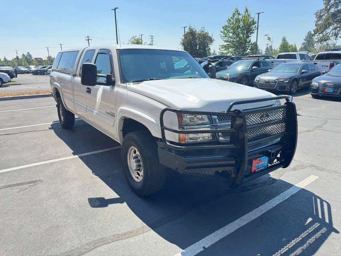 Used 2006 Chevrolet Silverado 2500 LT w/ Heavy-Duty Power Package AWD/4WD image 4