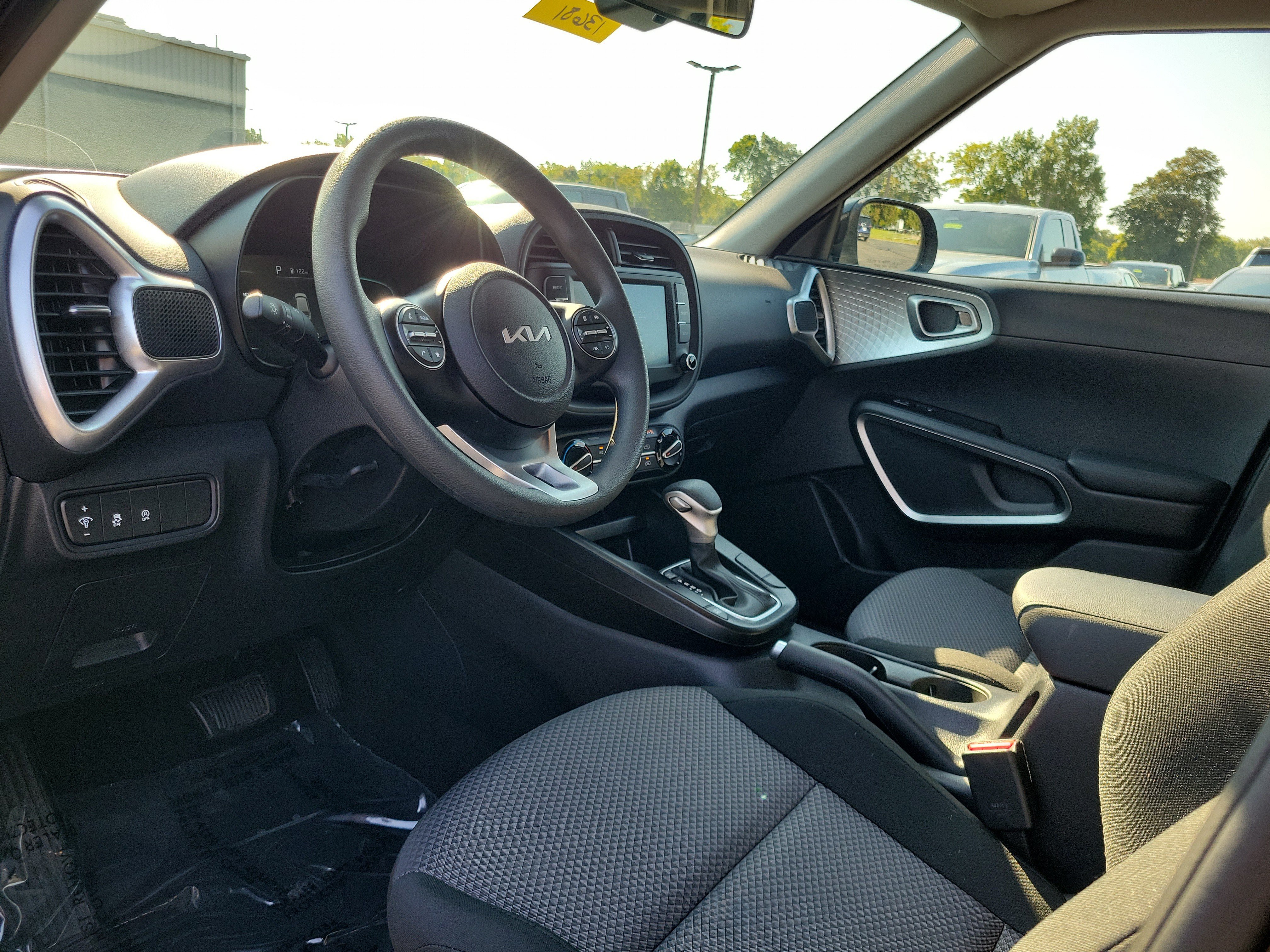 Used 2025 Kia Soul LX FWD image 19