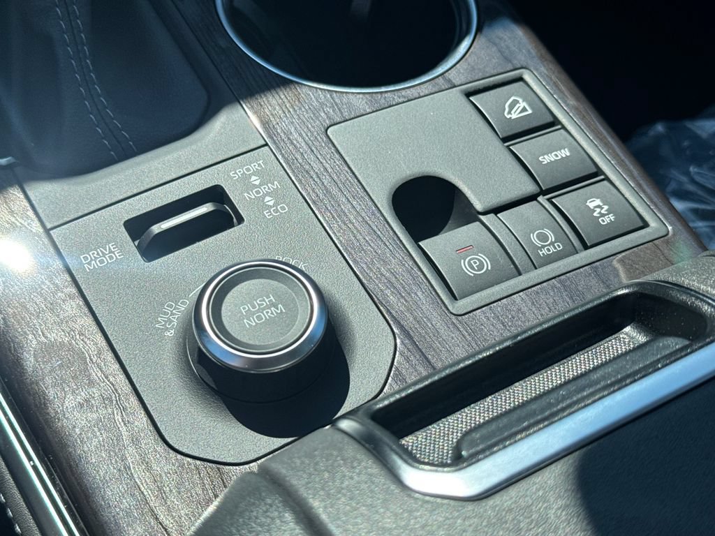 New 2026 Toyota Highlander Limited AWD/4WD image 26