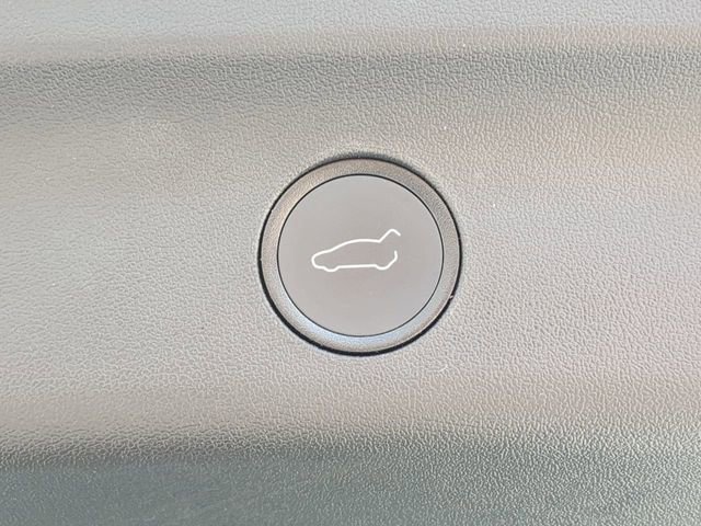 Used 2022 Tesla Model Y Long Range image 15