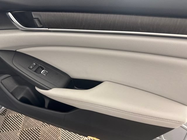 Used 2018 Honda Accord Touring image 29