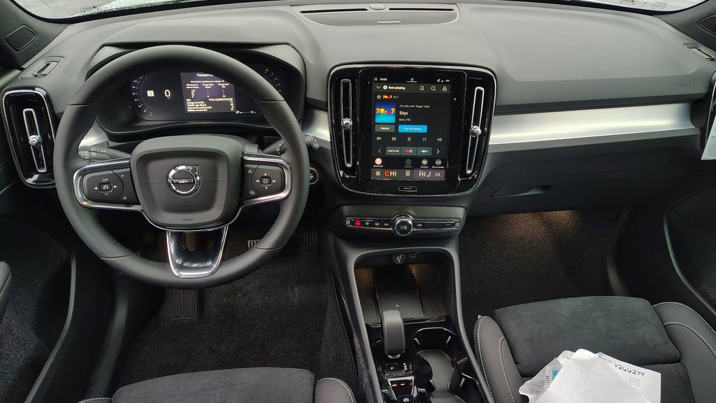 New 2026 Volvo XC40 B5 Ultra w/ Climate Package image 12