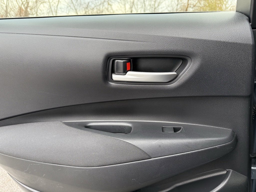 Used 2021 Toyota Corolla LE image 31
