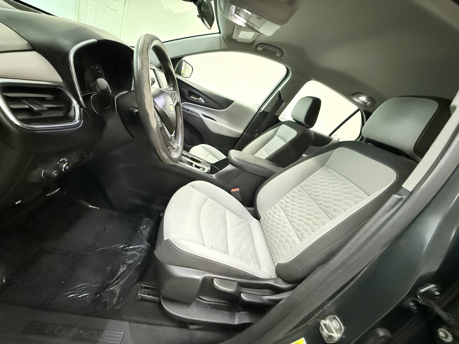 Used 2018 Chevrolet Equinox LS AWD/4WD image 17