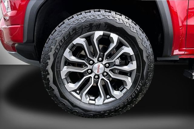 Used 2025 GMC Canyon Denali image 8