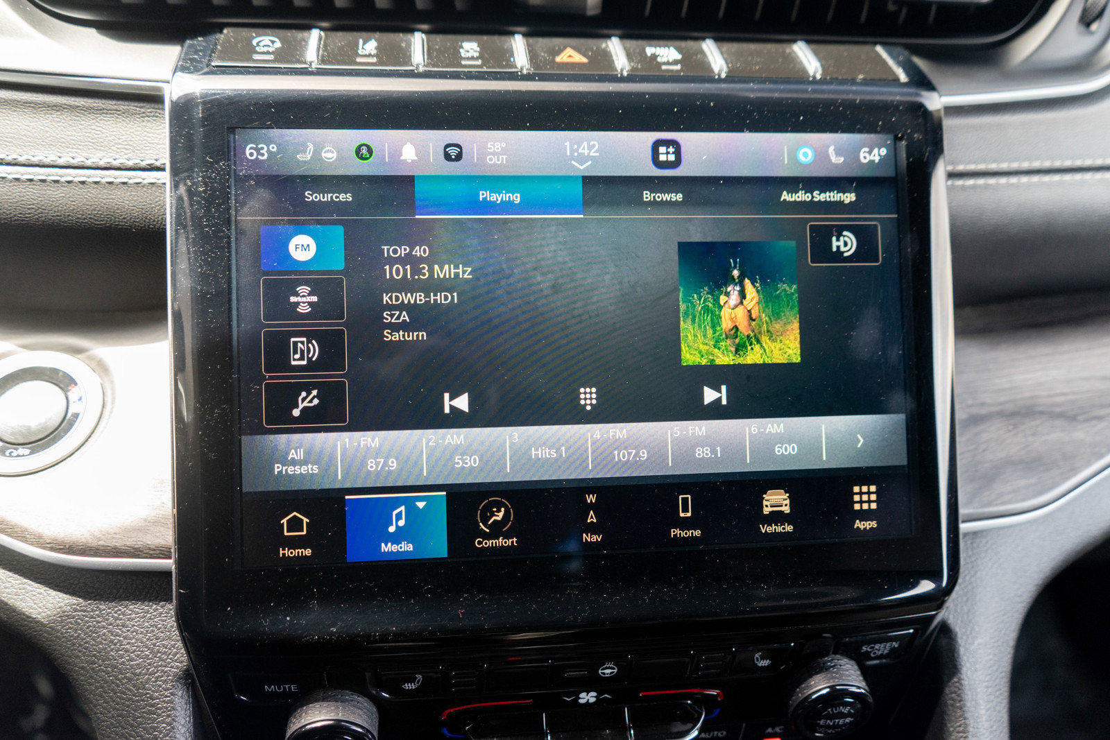 Used 2024 Jeep Grand Cherokee L Limited w/ Black Appearance Package AWD/4WD image 18