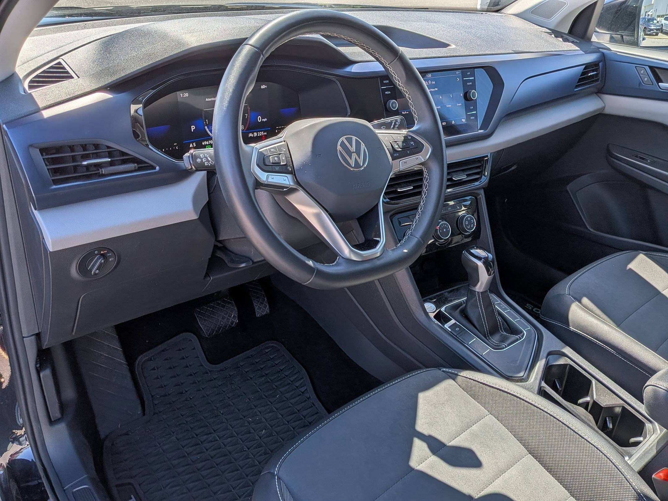 Used 2023 Volkswagen Taos SE FWD image 16