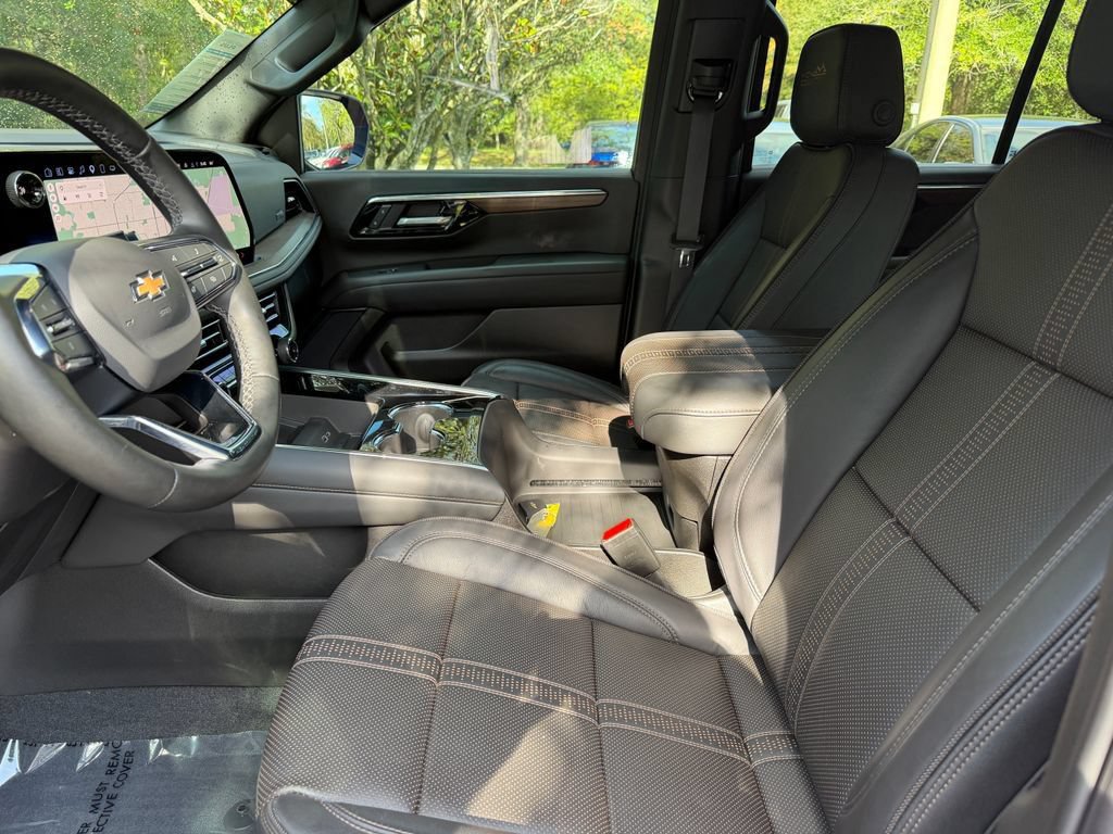 Used 2025 Chevrolet Tahoe High Country RWD image 16
