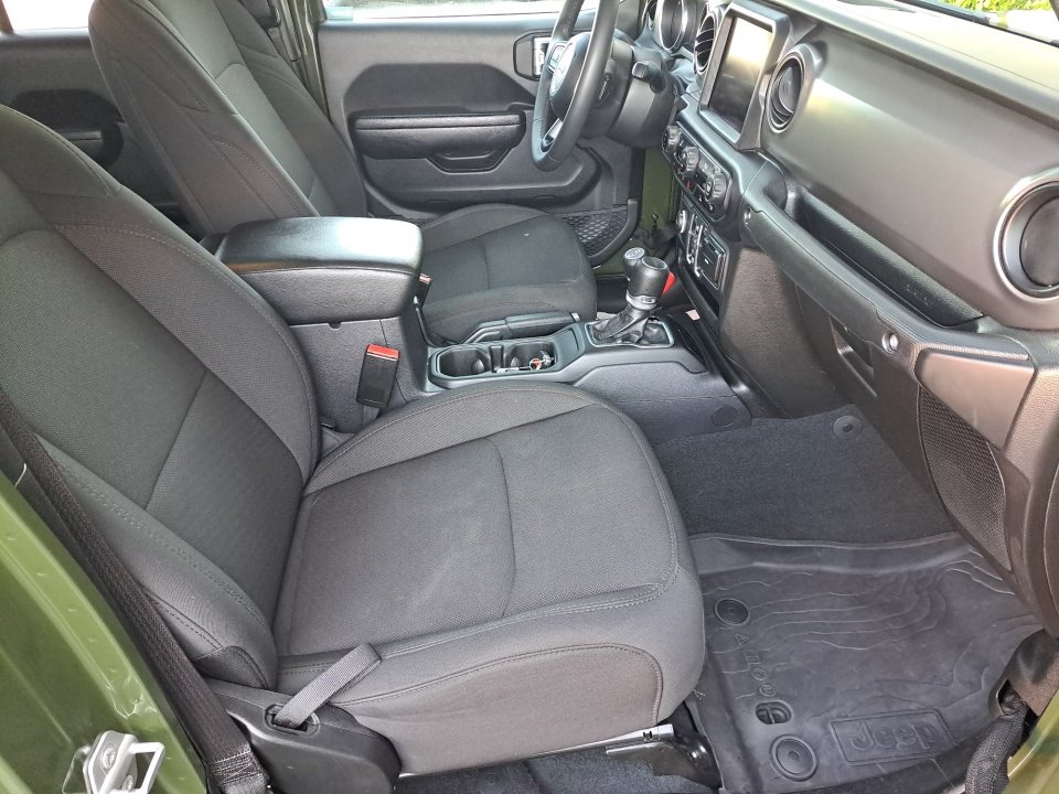 Used 2023 Jeep Gladiator Sport AWD/4WD image 19