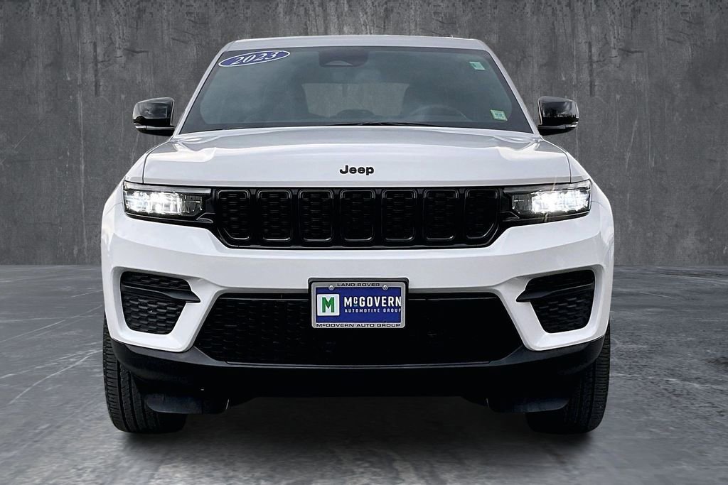 Used 2023 Jeep Grand Cherokee Altitude image 2