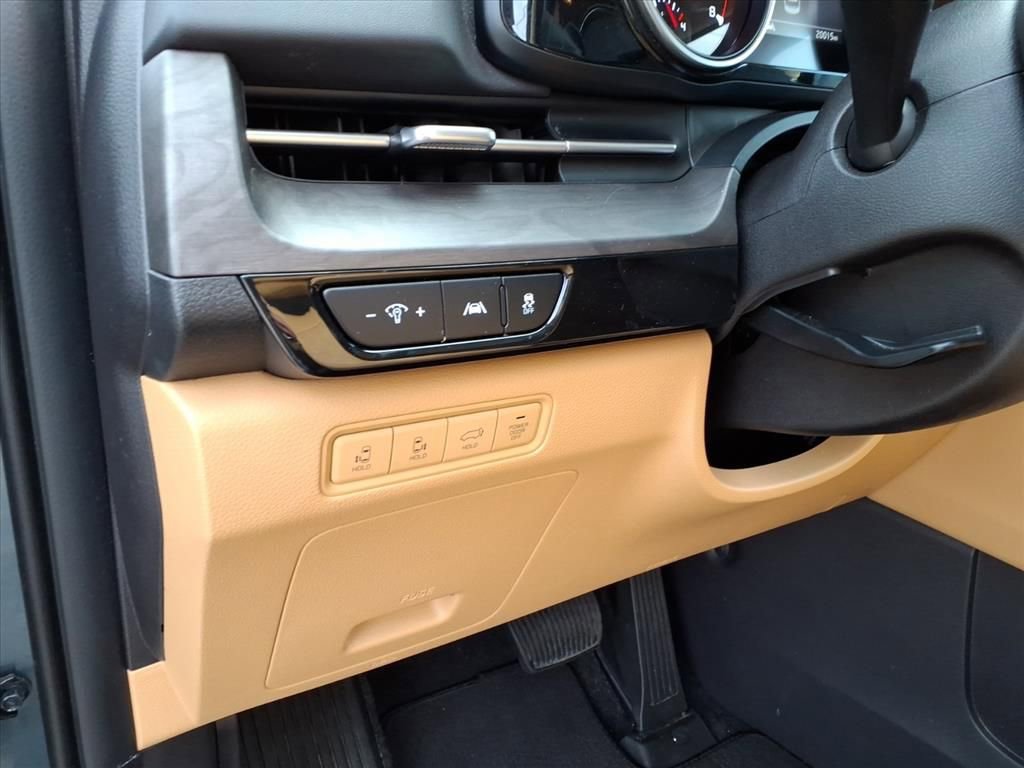 Used 2024 Kia Carnival EX image 17