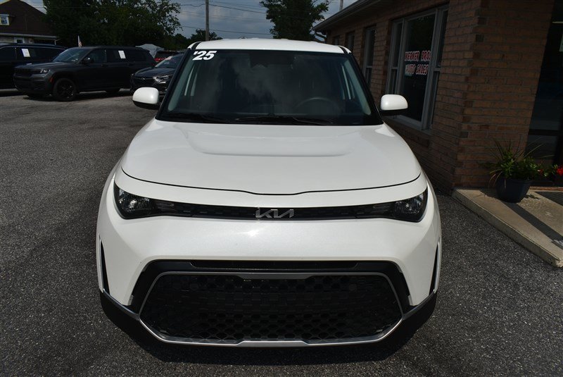 Used 2025 Kia Soul LX w/ LX Technology Package FWD image 8
