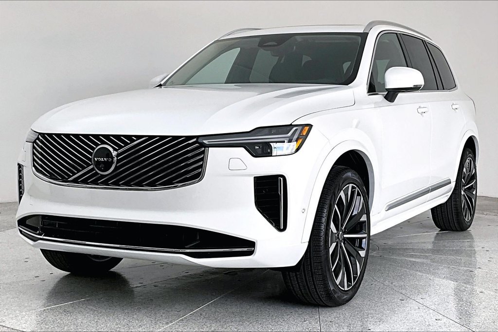 New 2026 Volvo XC90 B5 Plus AWD/4WD image 2