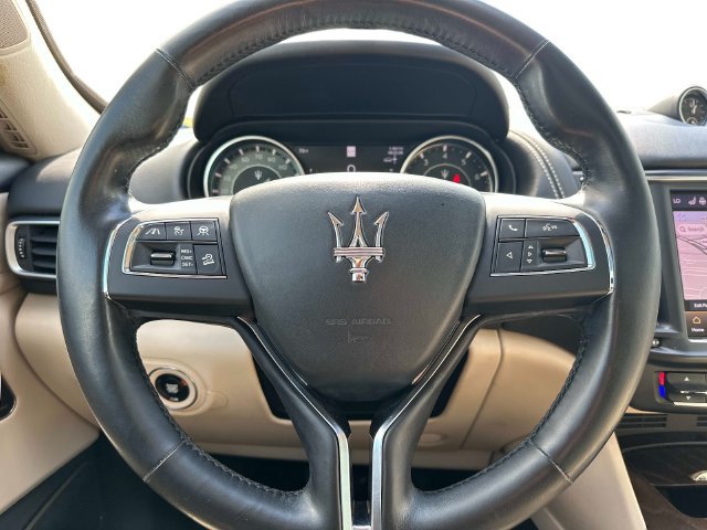 Used 2021 Maserati Levante GranLusso AWD/4WD image 19