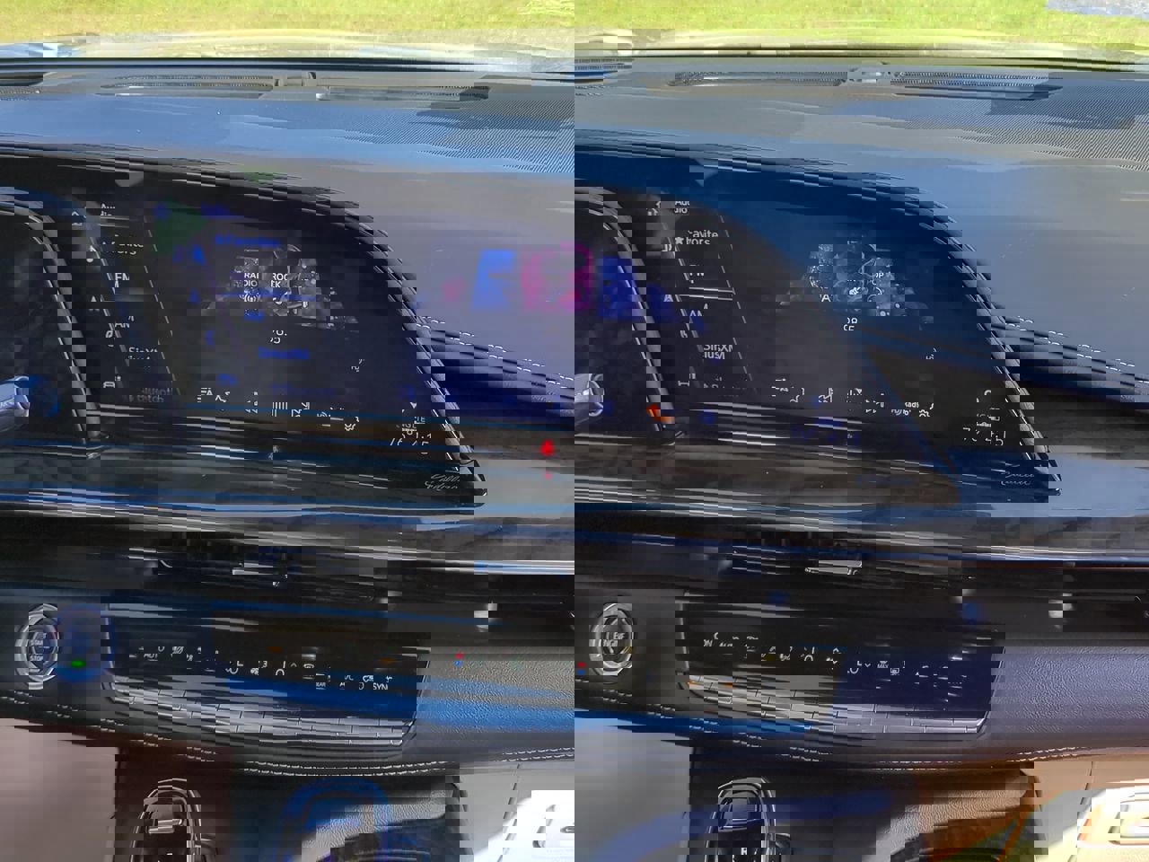 Used 2023 Cadillac Escalade ESV Premium Luxury w/ LPO, Radiant Package image 18