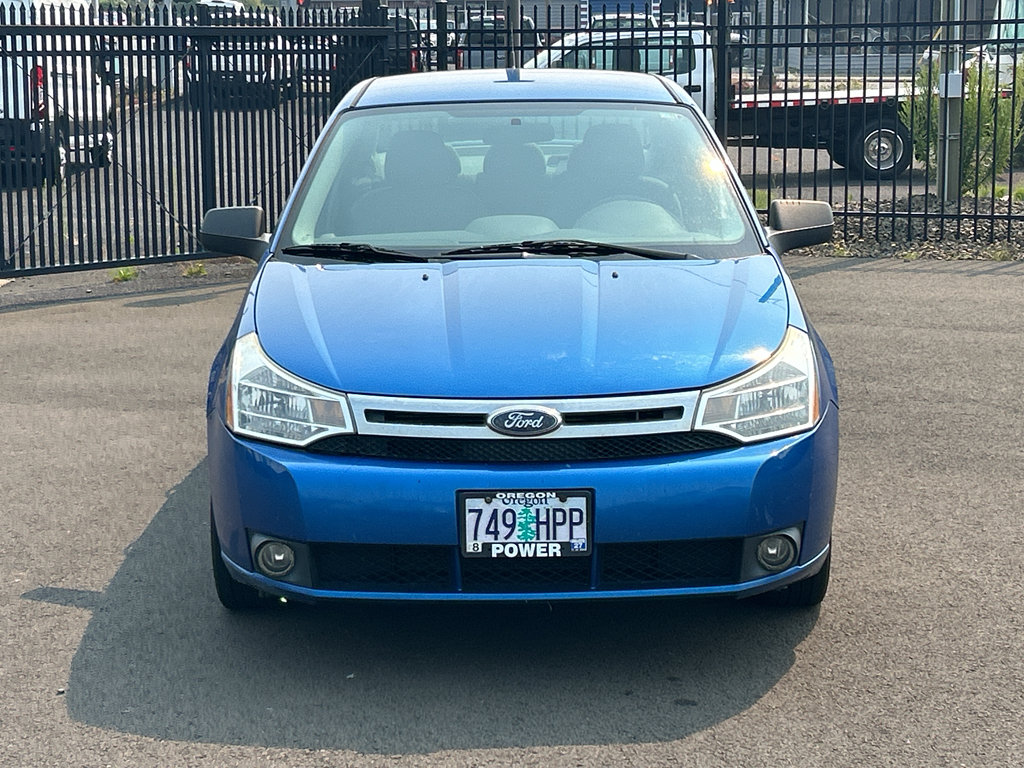 Used 2010 Ford Focus SE FWD image 2
