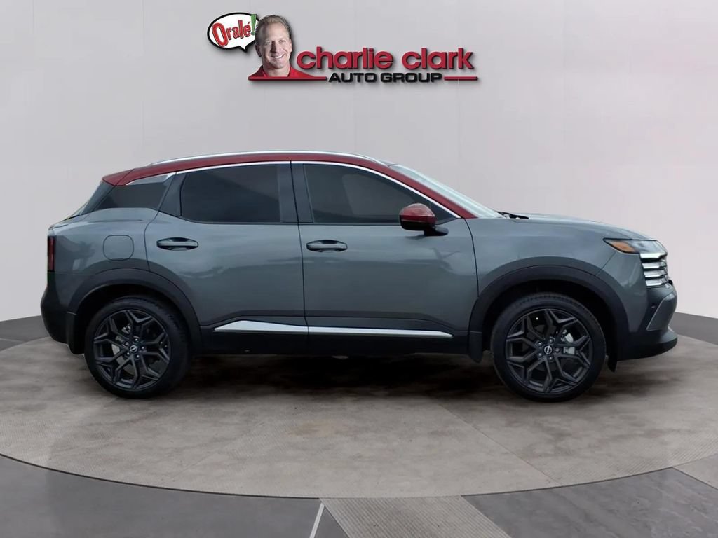 Used 2025 Nissan Kicks SR FWD image 6