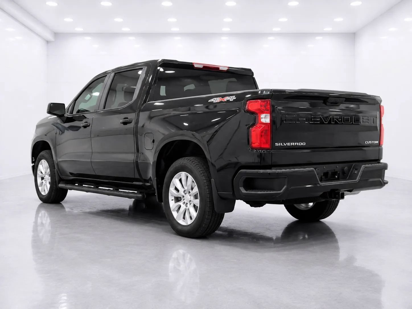 Used 2024 Chevrolet Silverado 1500 Custom AWD/4WD image 3