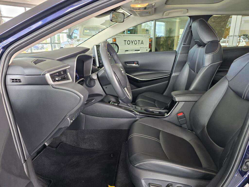 Used 2020 Toyota Corolla XLE w/ Carpet Mat Package (TMS) image 21