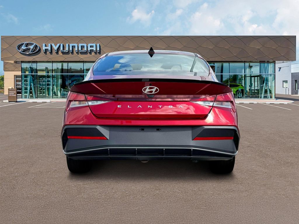 Certified 2025 Hyundai Elantra Sport FWD image 6