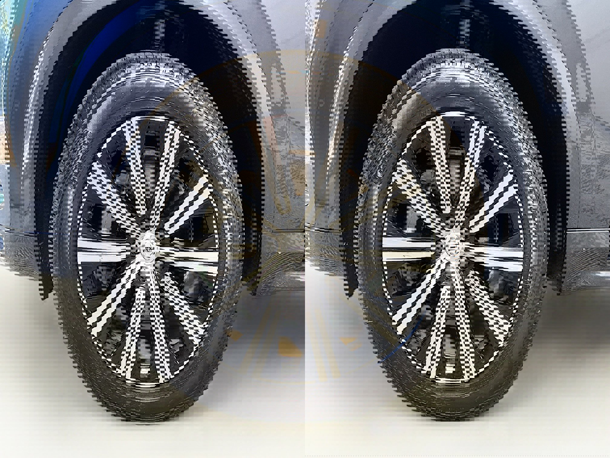 Used 2025 Volvo XC90 B5 Core image 28