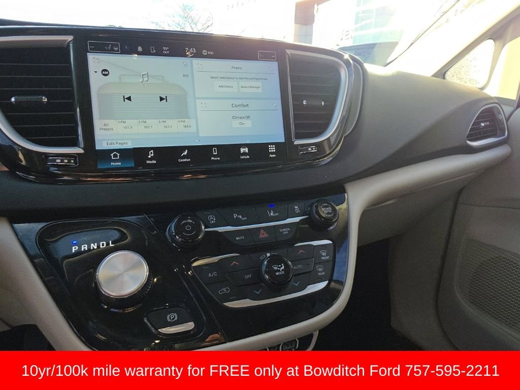 Used 2023 Chrysler Pacifica Touring-L image 15