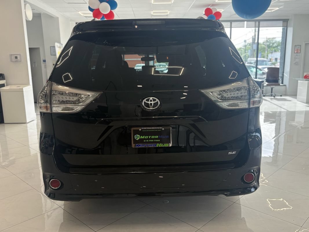 Used 2015 Toyota Sienna SE w/ SE Preferred Package FWD image 11