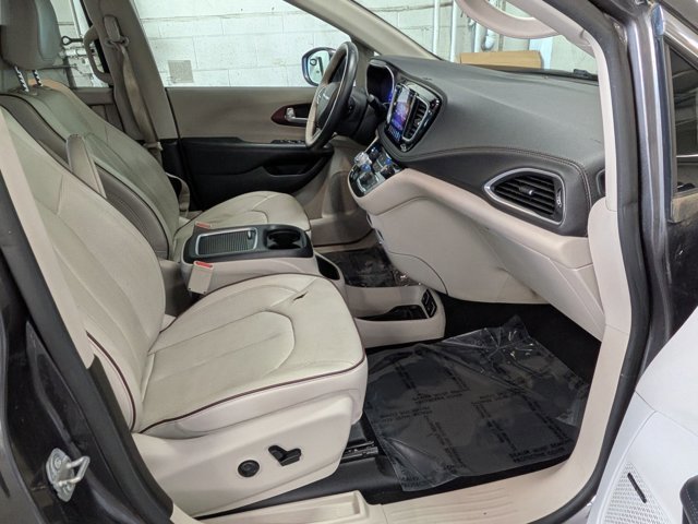 Used 2017 Chrysler Pacifica Limited FWD image 23