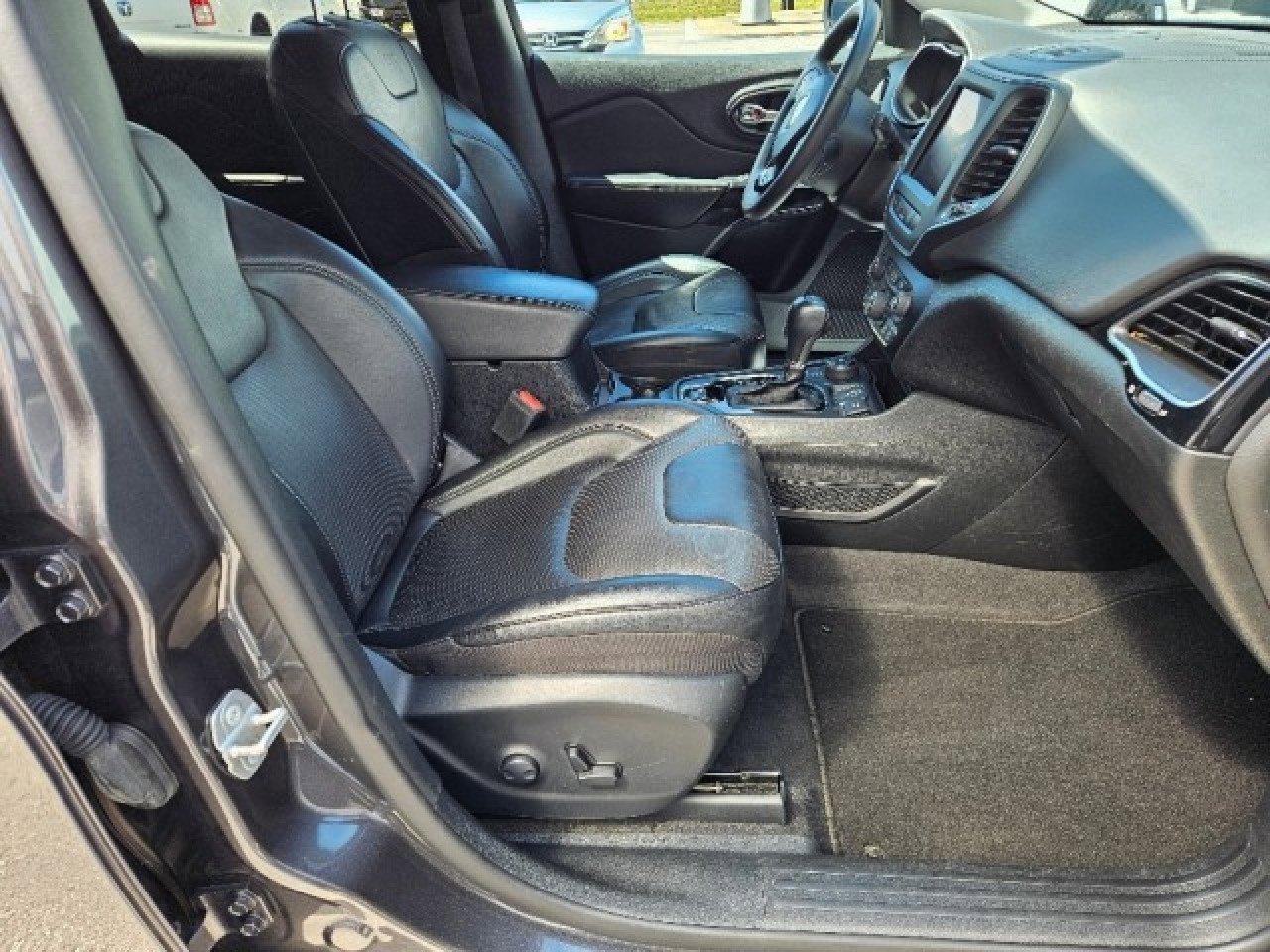 Used 2023 Jeep Cherokee Altitude Lux image 13